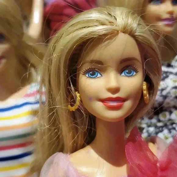 Lot of barbie dolls and friends 2x$8 Or All For $33 - Picture 2 of 6